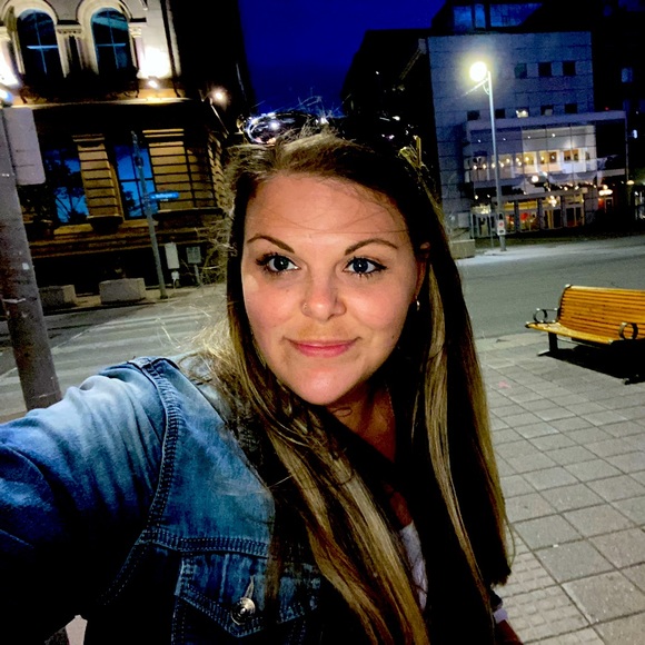 Meet your Posher, Holly - Picture 1 of 1